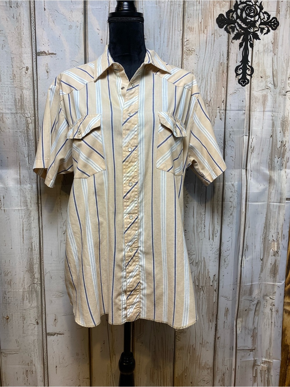 Wrangler Short-Sleeve Snap Front Shirt in Cream&Blue Stripes Pearl Snaps Sz-M